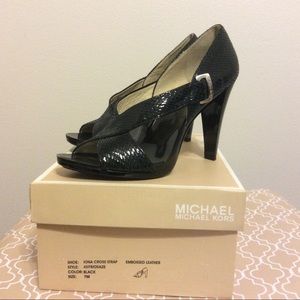 Michael Kors IONA Cross Strap Black 7M